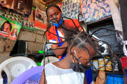 Парикмахеры придумали странную «коронавирусную» причёску