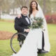 Лучшие друзья помогли парализованному жениху станцевать на свадьбе