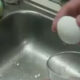 Узнав, как очистить яйцо от скорлупы, люди пришли в восторг