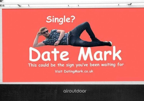 Холостяк решил найти любовь с помощью рекламного плаката