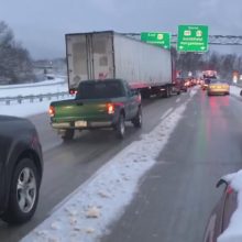 Обледеневшая дорога сыграла с автомобилистом злую шутку