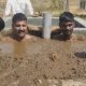 Необычную «грязевую» ванну люди считают защитой от вируса