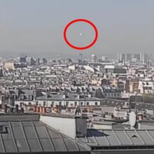 Сферический НЛО появился в небе над городом