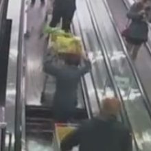 Эскалатор в супермаркете чуть не «проглотил» покупателя