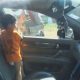Непослушный малыш заперся в машине, но был спасён полицейскими