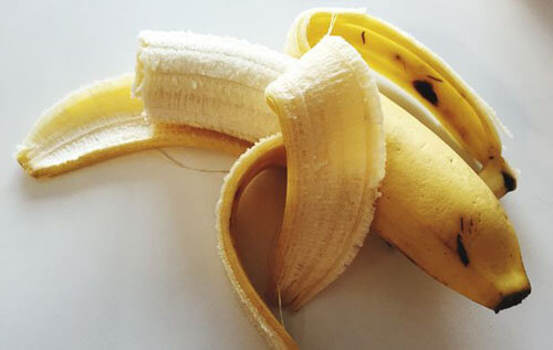 Банан, надолго оставленный без присмотра, неприятно преобразился