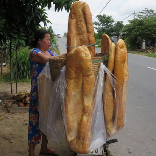 Огромные буханки хлеба стали достопримечательностью