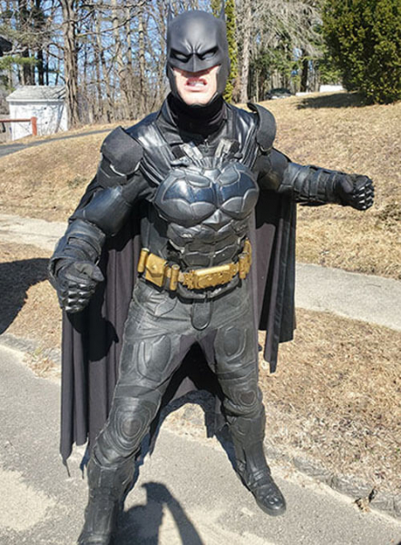Любитель косплея создал рекордный костюм Бэтмена
