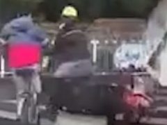 Мотоциклист не только сбил велосипедиста, но и прокатил его