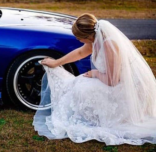 Невесту, почистившую жениху машину, обвинили в отсутствии самоуважения