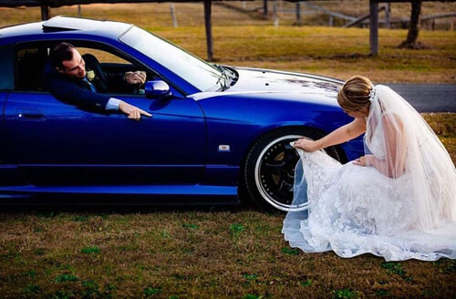 Невесту, почистившую жениху машину, обвинили в отсутствии самоуважения