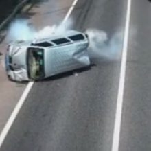Очевидец, начавший пинать автомобильное стекло, спас от гибели трёх пассажиров