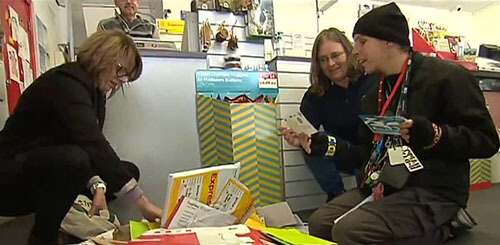 Именинник-аутист пришёл в восторг, получив тысячи открыток и подарков