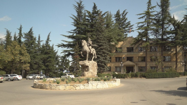 Иджеван – город 100 скульптур