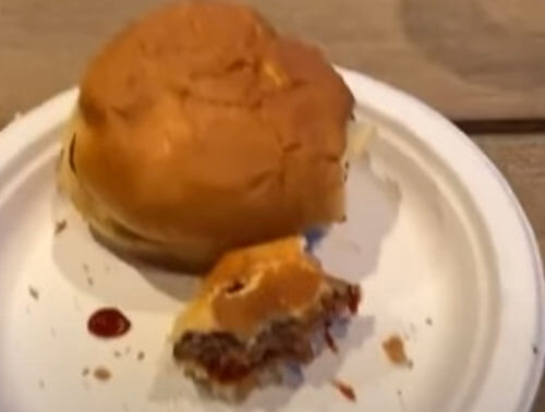 Поедание гамбургера оказалось болезненным процессом