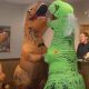 Двое влюблённых динозавров узаконили свои отношения