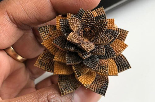 Ювелиры создали рекордное бриллиантовое кольцо в виде цветка