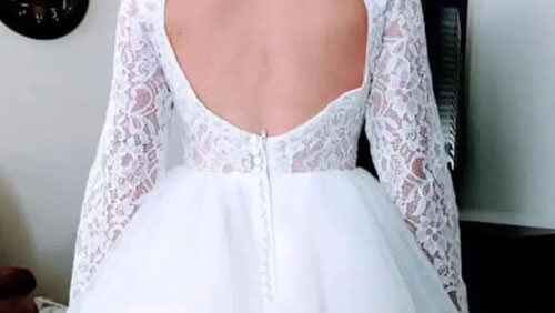 Свадебное платье неплохо смотрится со спины, но имеет ужасный вид спереди