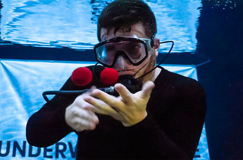 Фокусник погрузился под воду ради мирового рекорда