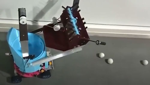Школьница сконструировала робота, который умеет собирать мячики для пинг-понга