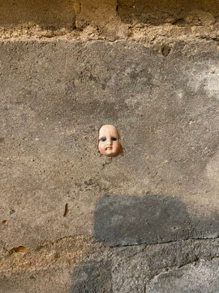 Кукольная голова в подвале напугала домовладелицу