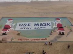 Картина на песке посвящена не только праздникам, но и важности ношения масок