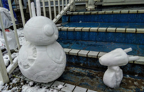Скульптор специализируется на лепке умопомрачительных снеговиков
