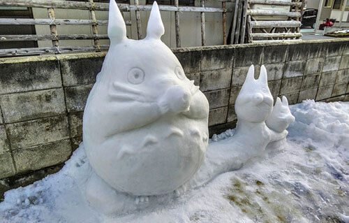 Скульптор специализируется на лепке умопомрачительных снеговиков