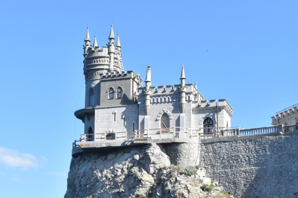 Тайны крымских дворцов: мистические послания, сатанинские символы и странные обряды