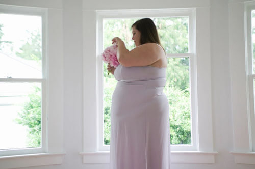 Сестру невесты не пригласили на свадьбу из-за лишнего веса