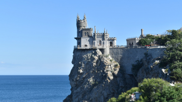 Тайны крымских дворцов: мистические послания, сатанинские символы и странные обряды