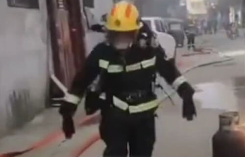 Героический пожарный не побоялся рискнуть жизнью