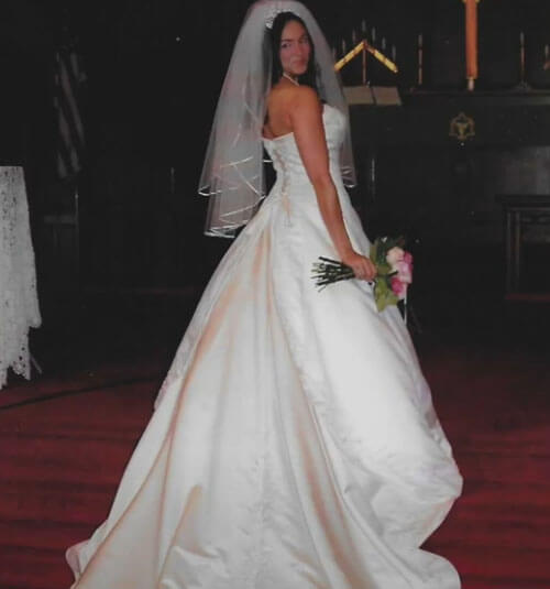 Свадебное платье, хранившееся несколько лет, оказалось чужим
