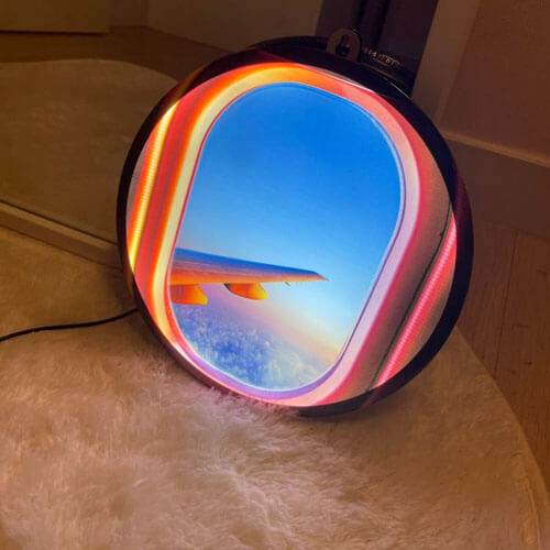 Необычная «иллюминаторная» лампа поможет людям, скучающим по путешествиям