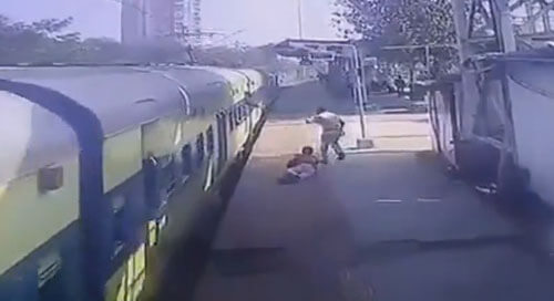 Пассажир не успел на поезд, но хотя бы не лишился жизни
