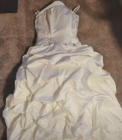 Свадебное платье, хранившееся несколько лет, оказалось чужим