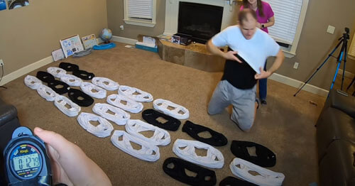Жена надела на мужа 35 футболок и помогла ему стать мировым рекордсменом
