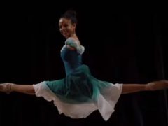 Девушка, родившаяся без рук, страстно увлечена балетом