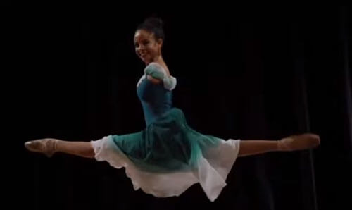 Девушка, родившаяся без рук, страстно увлечена балетом