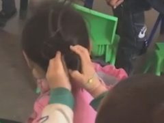 Юный стилист помог однокласснице с причёской