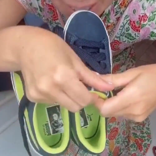 Мама знает, как научить детей не путать обувь на правую и левую ногу