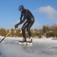 Дайвер сыграл в удивительный перевёрнутый хоккей