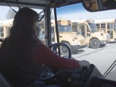 Директор школы вовсе не против сесть за руль автобуса