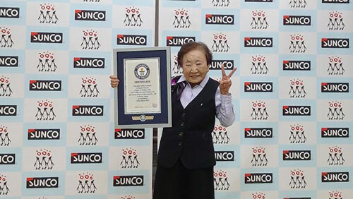 Жительница Японии признана самой старой в мире офисной сотрудницей