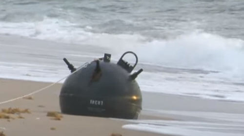 Патрулируя пляж, полицейский обнаружил морскую мину