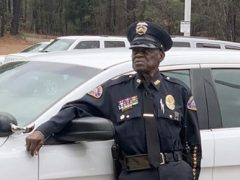 Несмотря на преклонный возраст, полицейский не желает уходить на пенсию