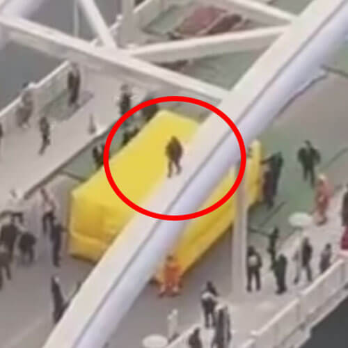 Девушку, устроившую танцы на мосту, приняли за самоубийцу
