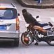 Неосторожный мотоциклист «поцеловался» с автомобилем
