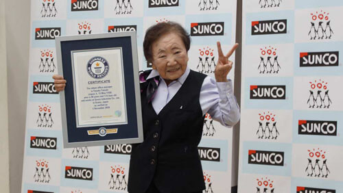 Жительница Японии признана самой старой в мире офисной сотрудницей