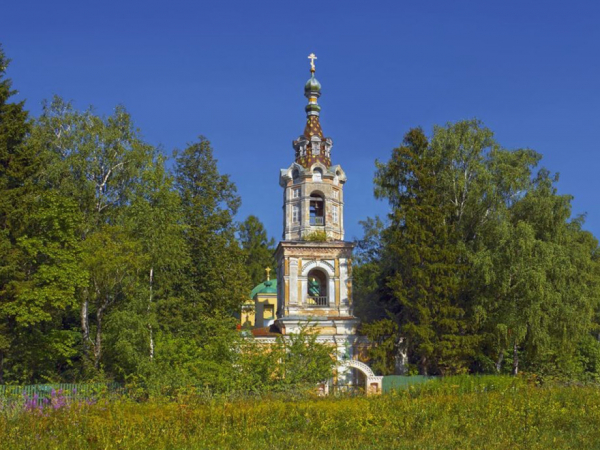 Как восстанавливают полуразрушенные храмы России